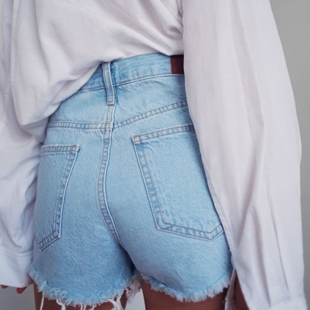 3/$25 NWT BDG Girlfriend High Rise Distressed Shorts